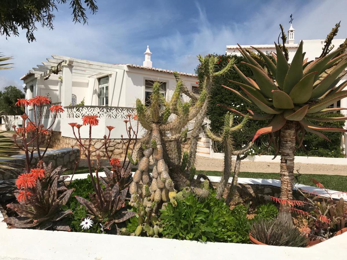 Casa Beachcomber Le Jardin Des Arts Lagos Bagian luar foto