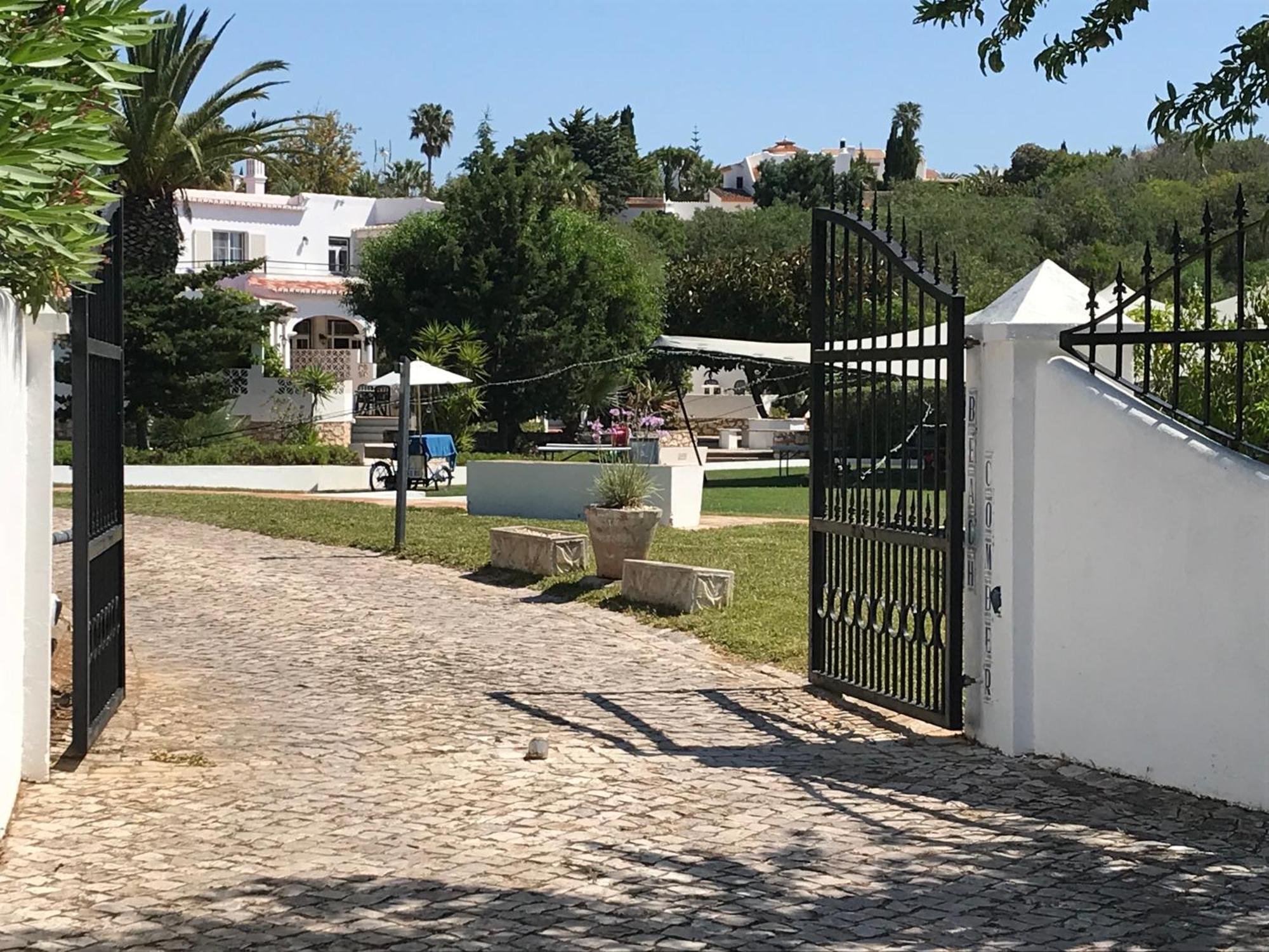 Casa Beachcomber Le Jardin Des Arts Lagos Bagian luar foto